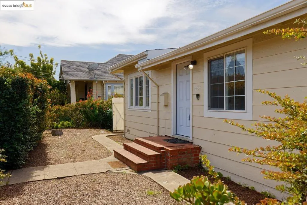 4251 Porter St, Oakland, California 94619 home-pic-5
