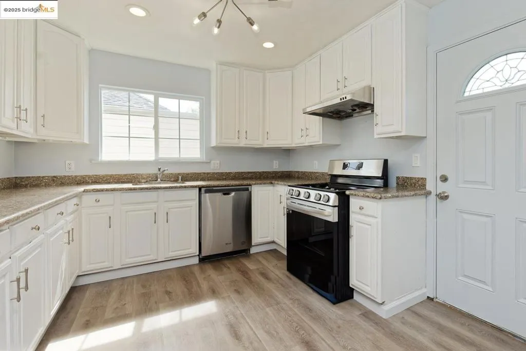 4251 Porter St, Oakland, California 94619 home-pic-11