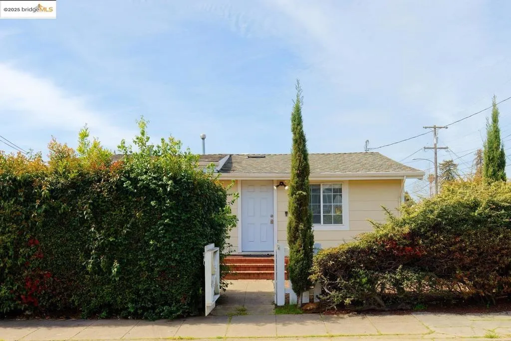 4251 Porter St, Oakland, California 94619 home-pic-2