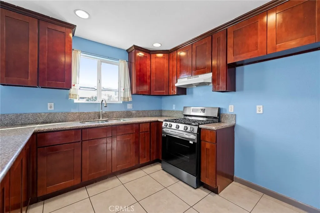 758 E 76th Pl Place, Los Angeles, California 90001 home-pic-14