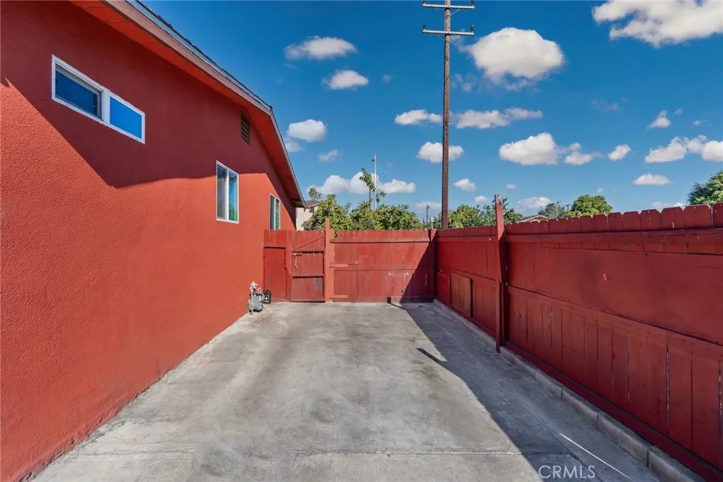 758 E 76th Pl Place, Los Angeles, California 90001 home-pic-26