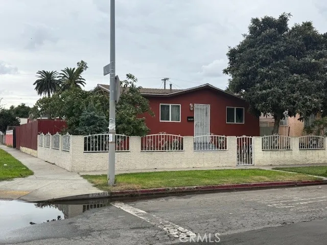 758 E 76th Pl Place, Los Angeles, California 90001 home-pic-1