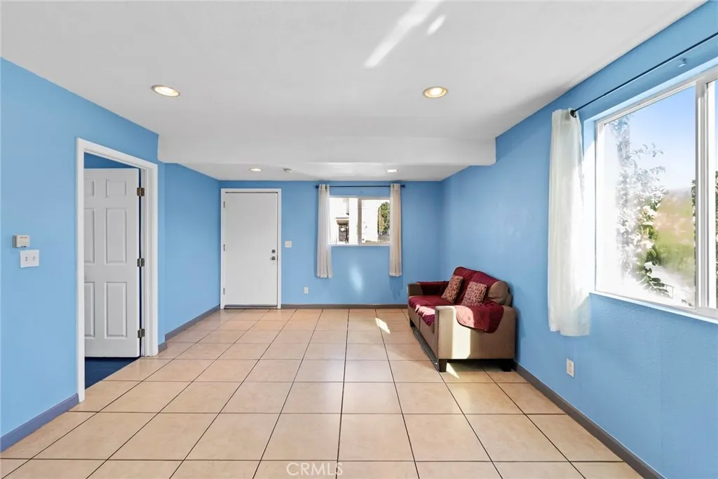 758 E 76th Pl Place, Los Angeles, California 90001 home-pic-7