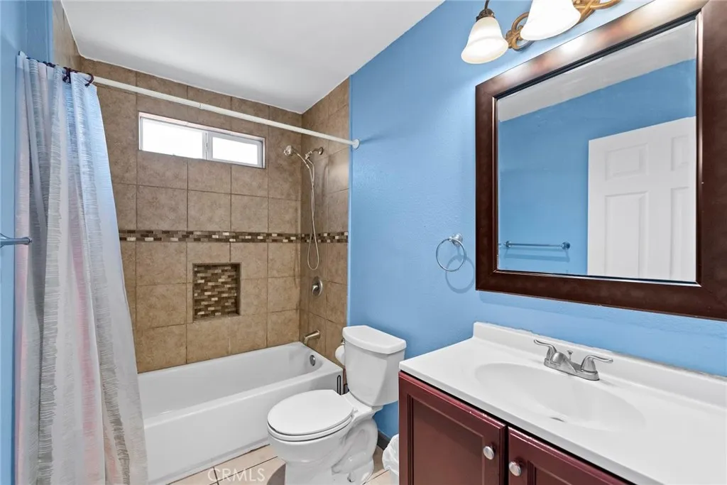 758 E 76th Pl Place, Los Angeles, California 90001 home-pic-19