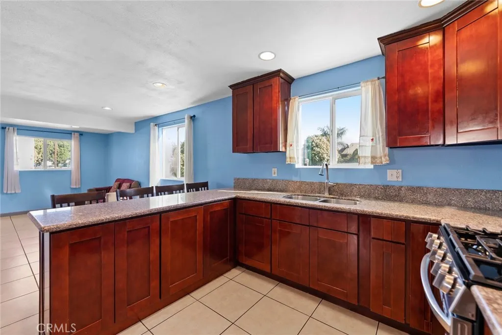 758 E 76th Pl Place, Los Angeles, California 90001 home-pic-15
