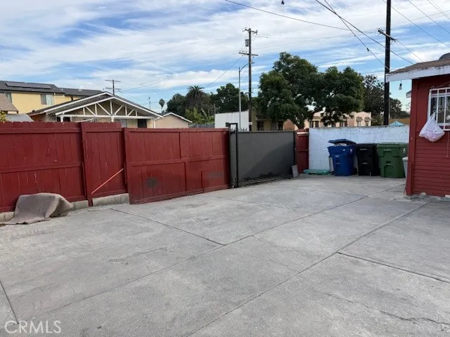 758 E 76th Pl Place, Los Angeles, California 90001 home-pic-3