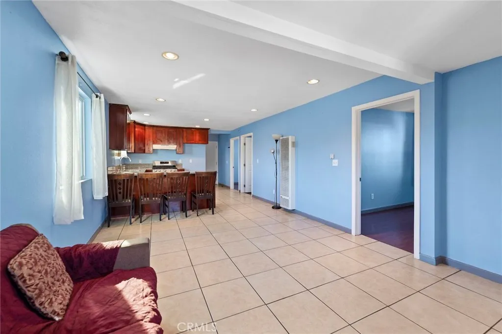 758 E 76th Pl Place, Los Angeles, California 90001 home-pic-9