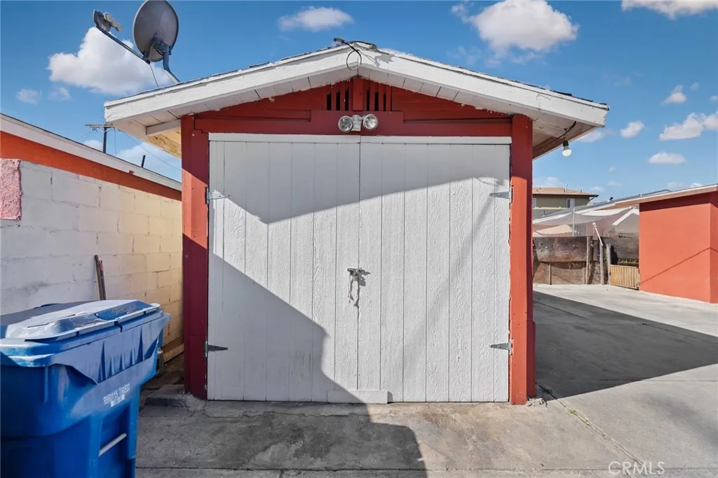 758 E 76th Pl Place, Los Angeles, California 90001 home-pic-30