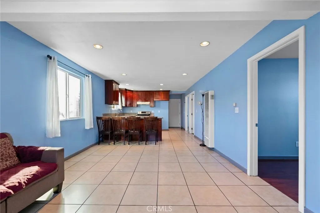 758 E 76th Pl Place, Los Angeles, California 90001 home-pic-11