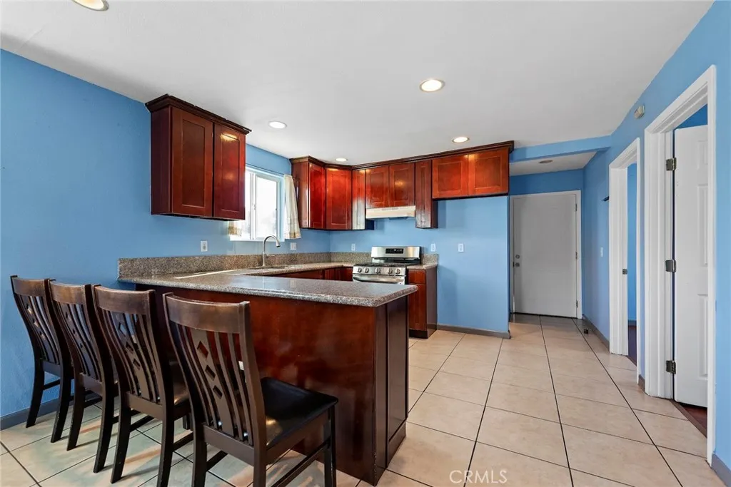 758 E 76th Pl Place, Los Angeles, California 90001 home-pic-12