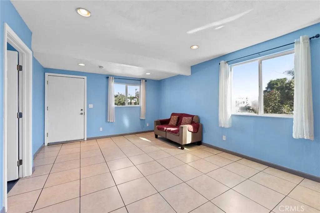 758 E 76th Pl Place, Los Angeles, California 90001 home-pic-8