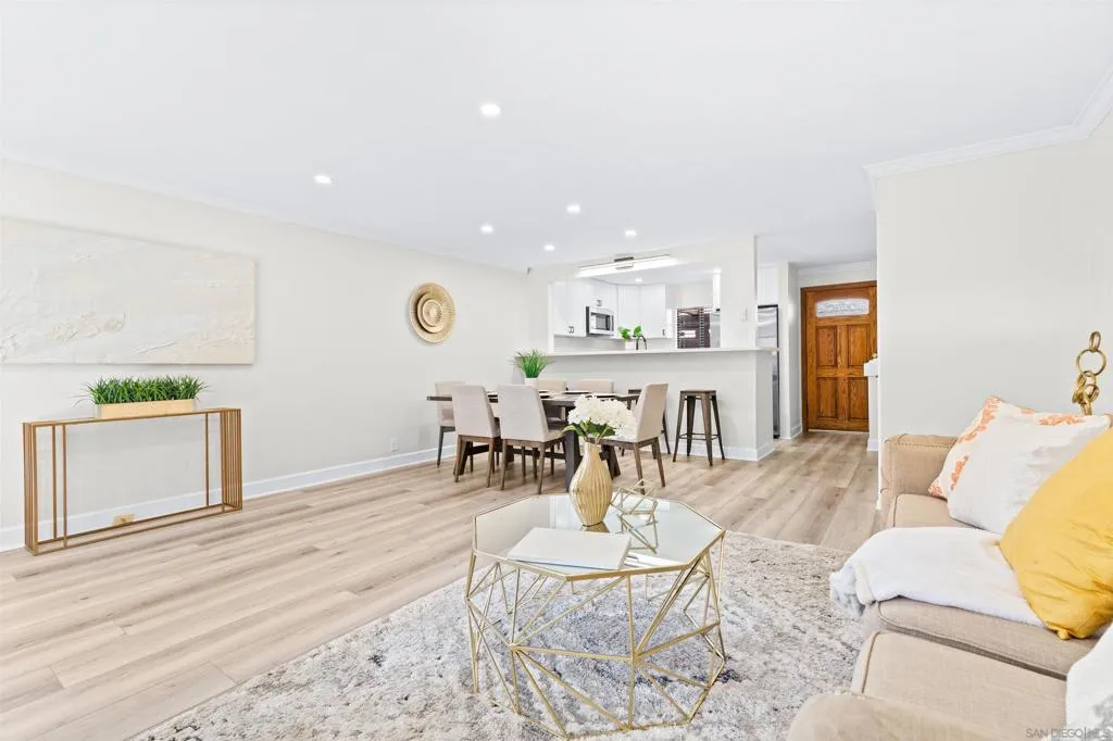 8870 Villa La Jolla Dr, La Jolla, California 92037 home-pic-5