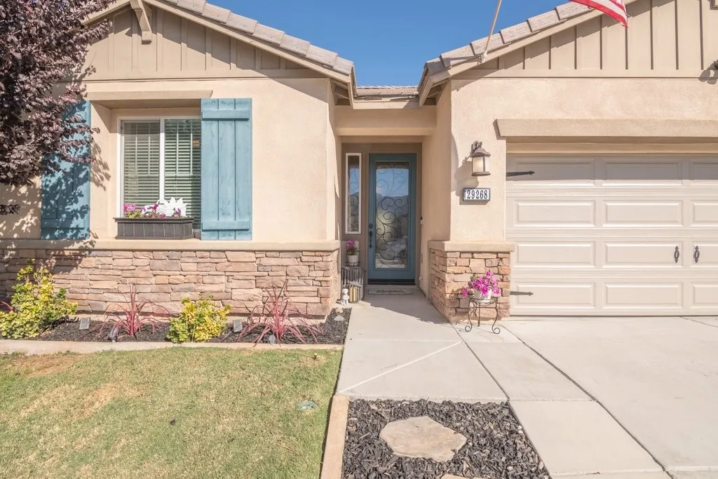29268 Glasgow Lane, Lake Elsinore, California 92530 home-pic-1