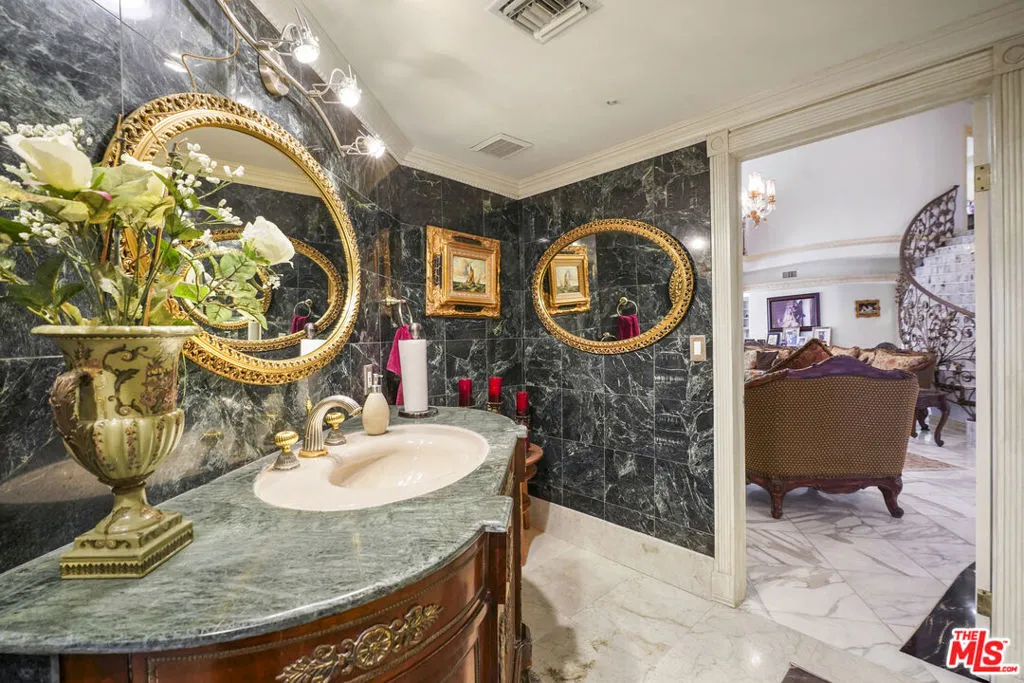 2258 Gloaming Way, Beverly Hills, California 90210 home-pic-12