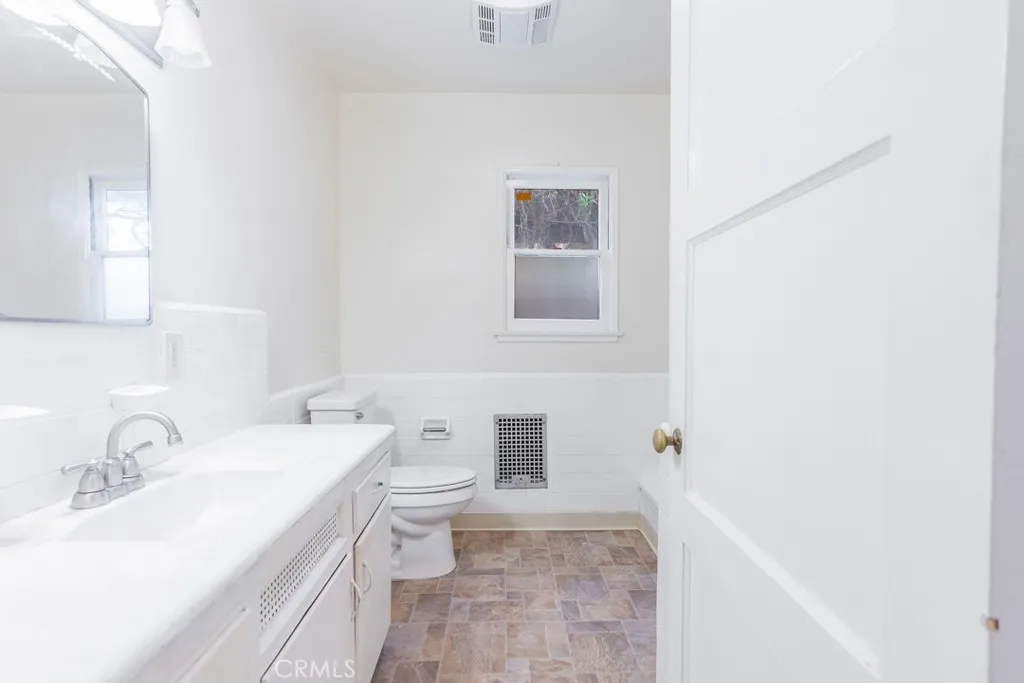 12500 Martha, Valley Village, California 91607 home-pic-38