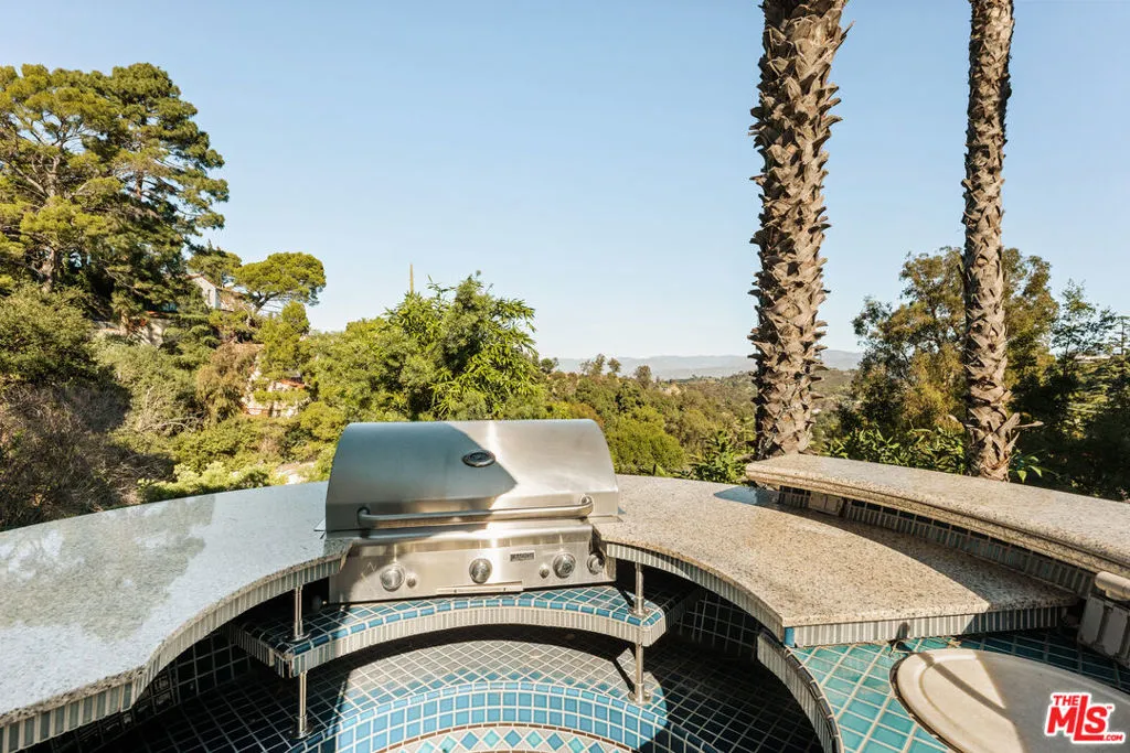 8957 Appian Way, Los Angeles, California 90046 home-pic-14