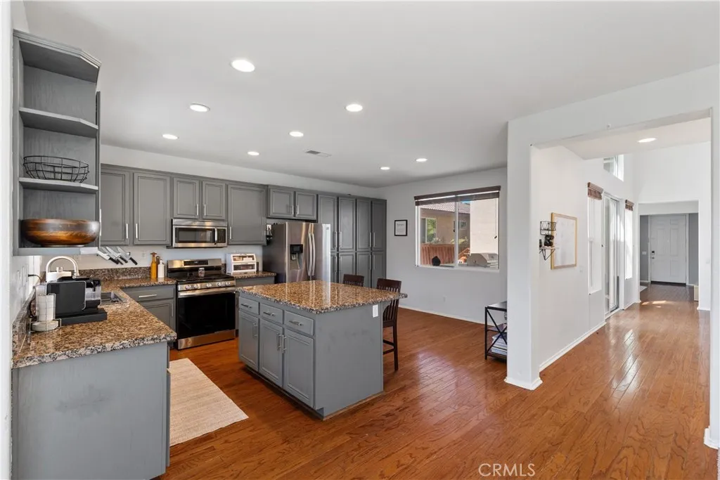 29864 Warm Sands Drive, Menifee, California 92584 home-pic-3