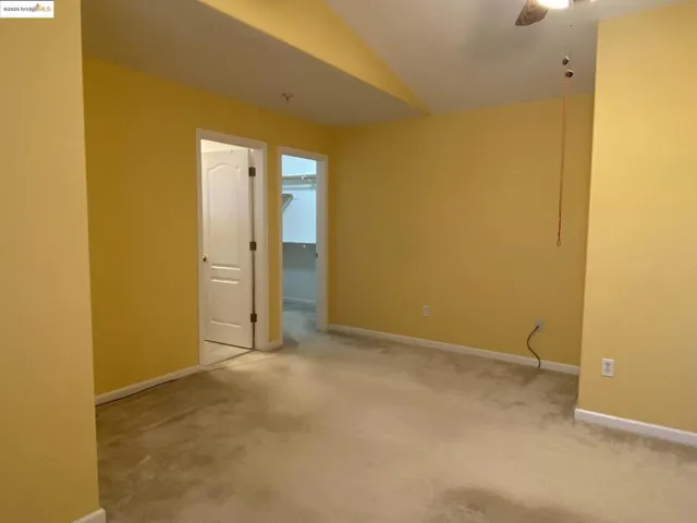 showing the entry to kitchen