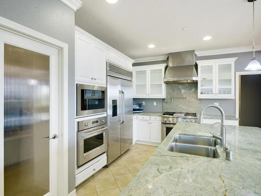 2509 Honeybell Lane, Escondido, California 92027 home-pic-3