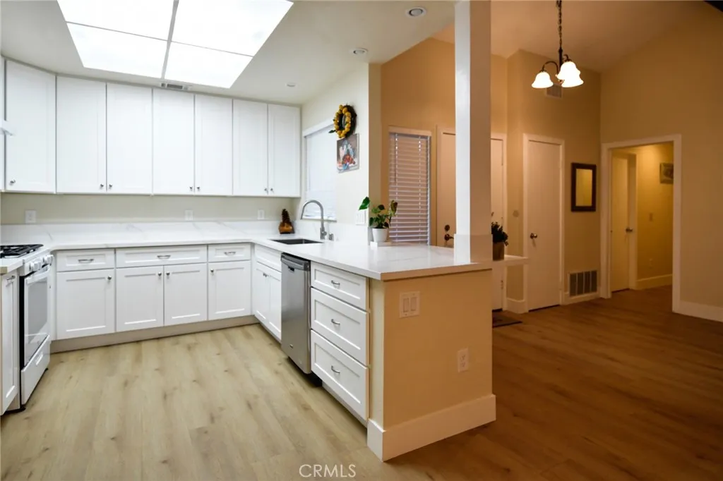 684 Parkview Drive, Lake Elsinore, California 92530 home-pic-6