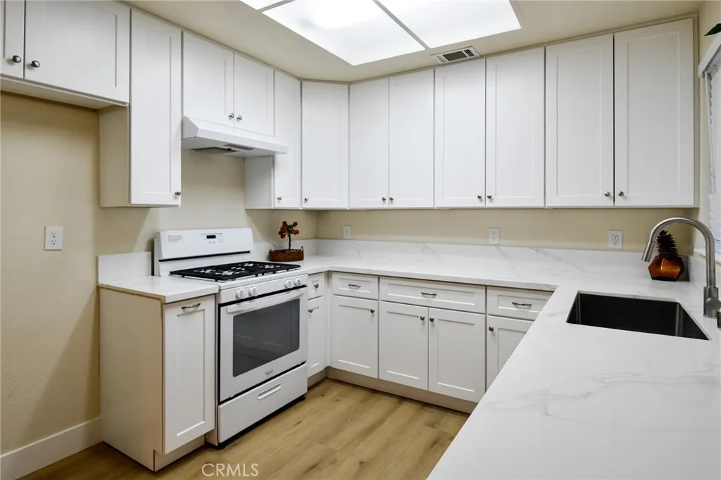 684 Parkview Drive, Lake Elsinore, California 92530 home-pic-8