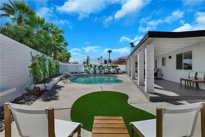 2480 N Aurora Drive, Palm Springs, California 92262