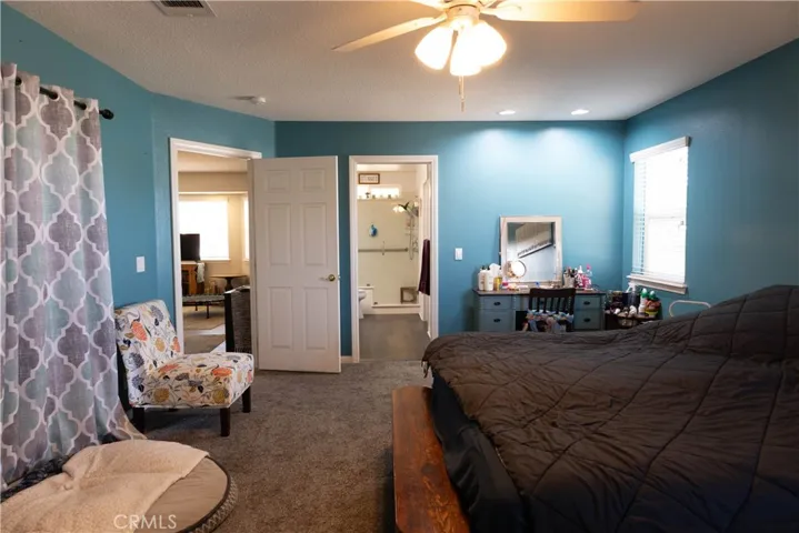 Master bed 2 w /bath