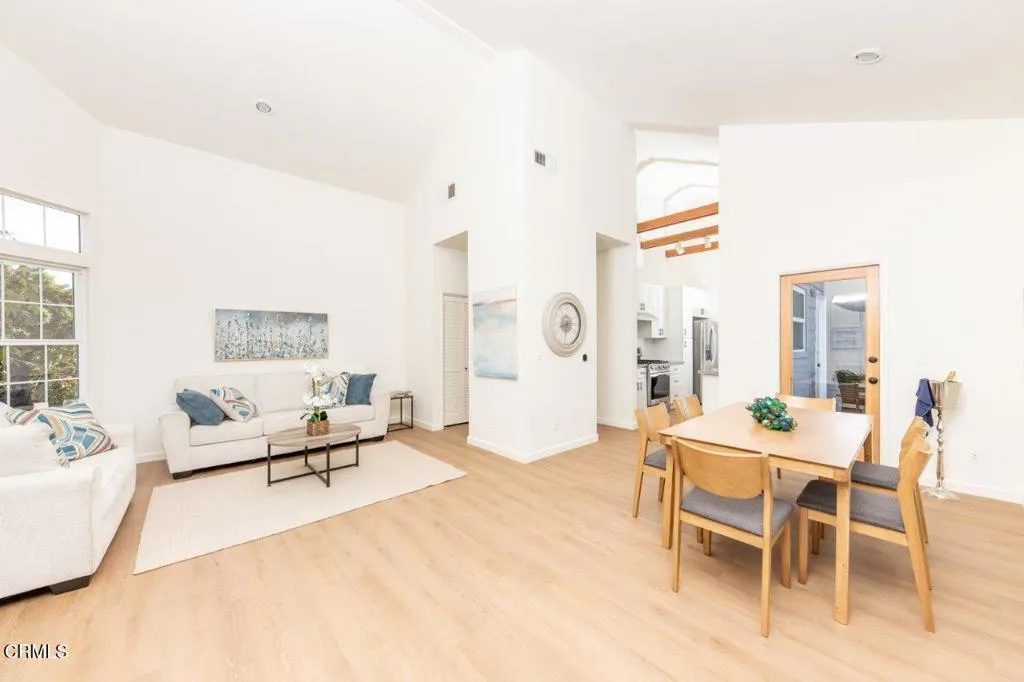 11829 Gateway Boulevard 2, Los Angeles, California 90064 home-pic-2