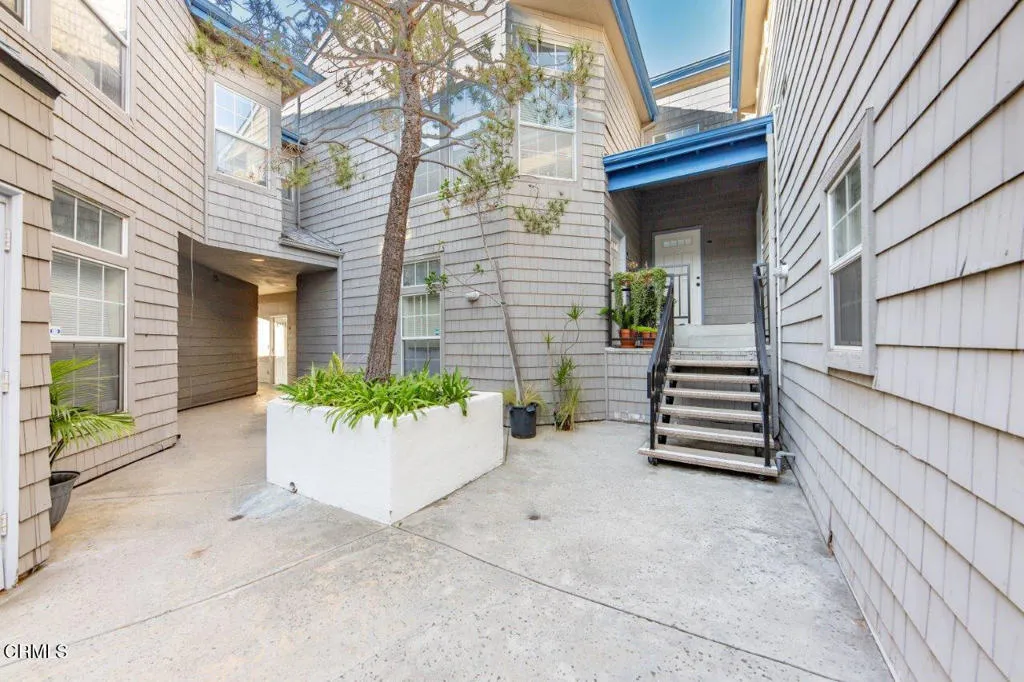 11829 Gateway Boulevard 2, Los Angeles, California 90064 home-pic-12
