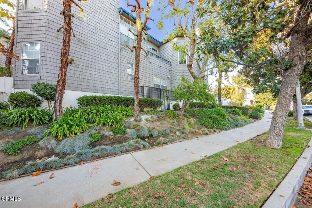 11829 Gateway Boulevard 2, Los Angeles, California 90064 home-pic-14