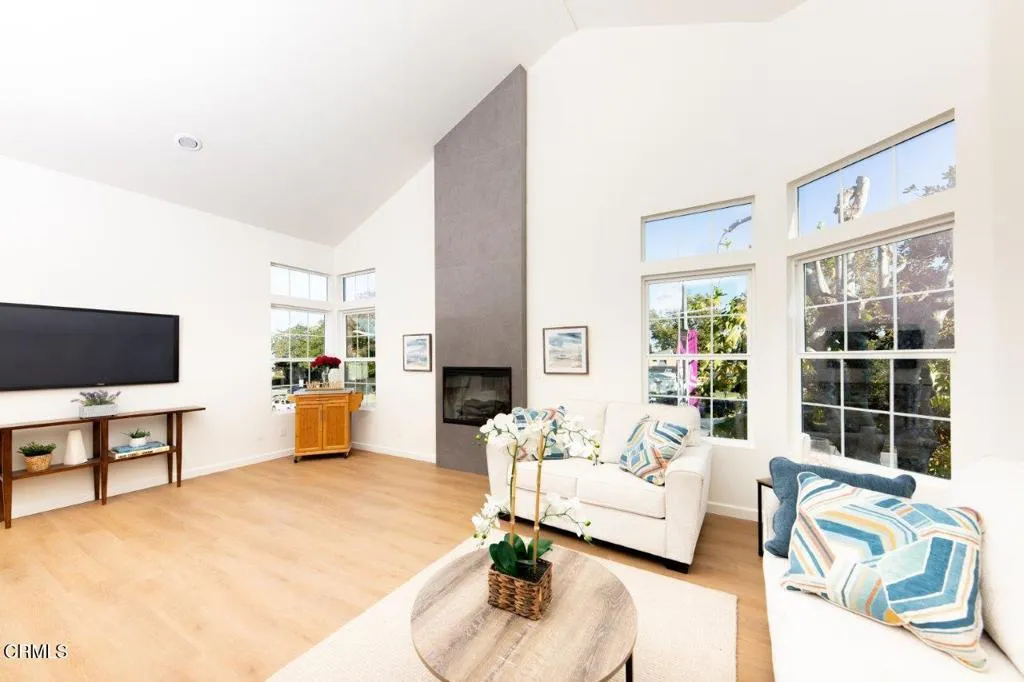 11829 Gateway Boulevard 2, Los Angeles, California 90064 home-pic-0