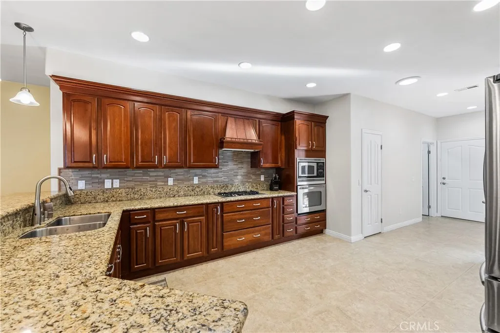 8035 W Avenue D14, Lancaster, California 93536 home-pic-32