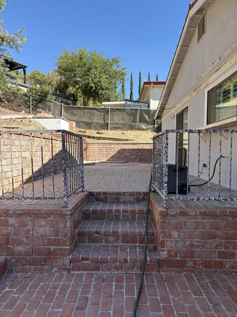 12571 Henzie Place, Granada Hills, California 91344 home-pic-21