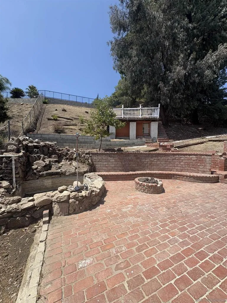 12571 Henzie Place, Granada Hills, California 91344 home-pic-17