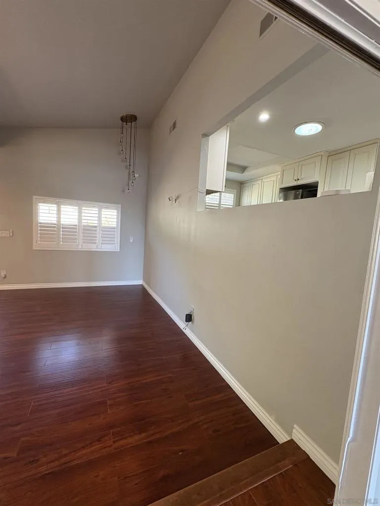 12571 Henzie Place, Granada Hills, California 91344 home-pic-5