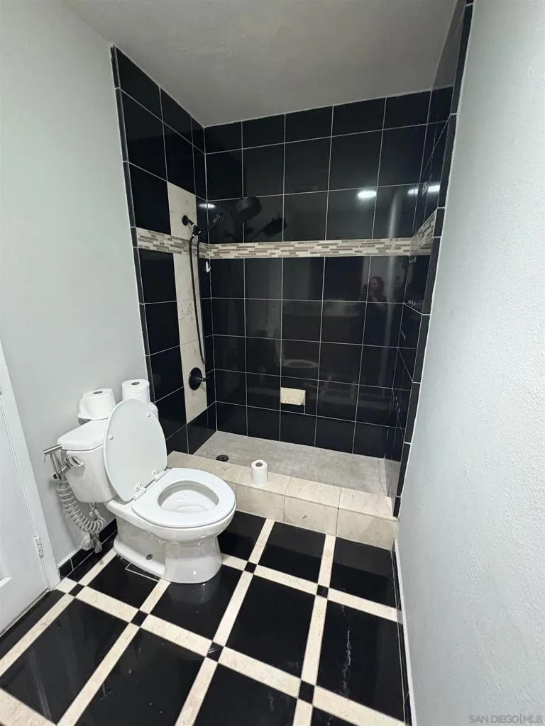 12571 Henzie Place, Granada Hills, California 91344 home-pic-14