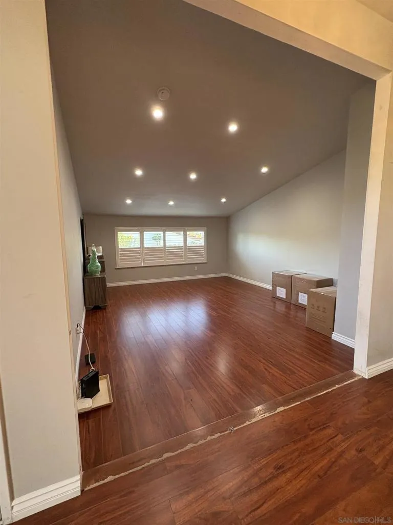12571 Henzie Place, Granada Hills, California 91344 home-pic-3