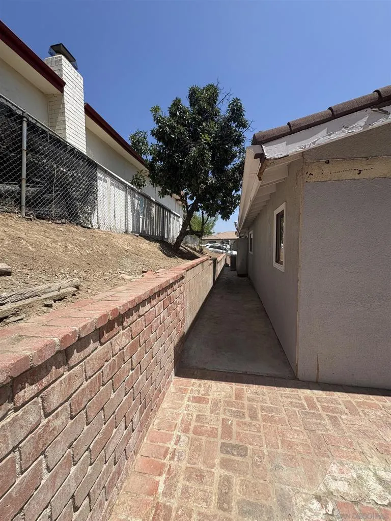 12571 Henzie Place, Granada Hills, California 91344 home-pic-19
