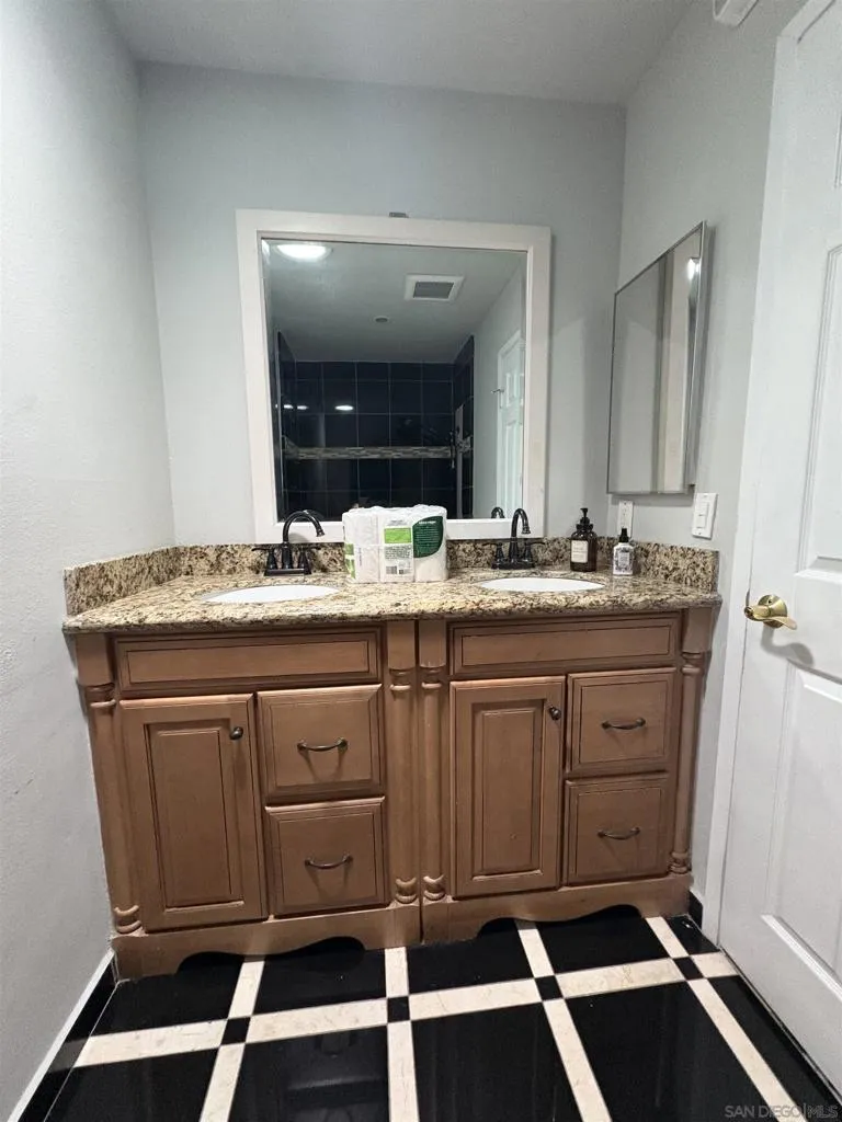 12571 Henzie Place, Granada Hills, California 91344 home-pic-13