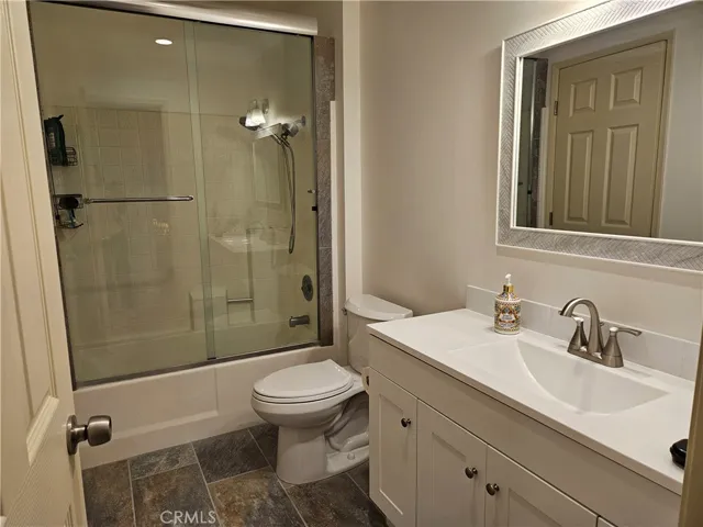 primary bath with double entrance