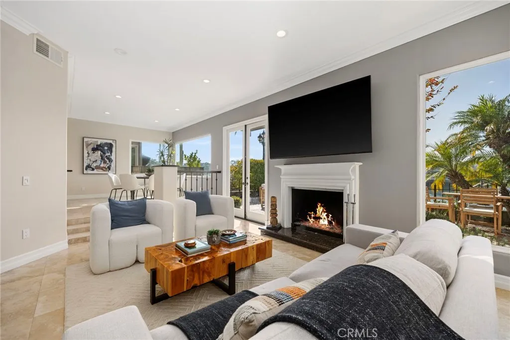6230 Napoli Court, Long Beach, California 90803 home-pic-6