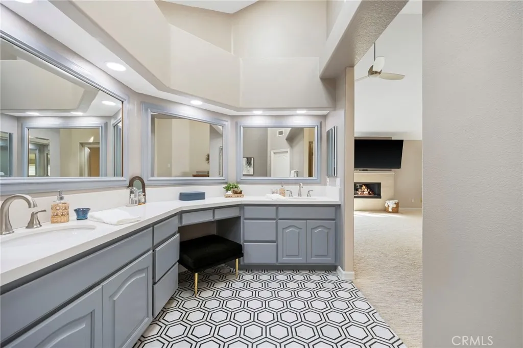6230 Napoli Court, Long Beach, California 90803 home-pic-32