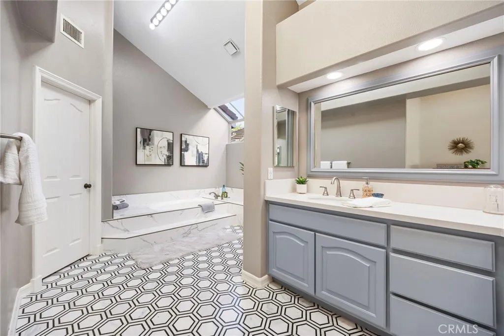 6230 Napoli Court, Long Beach, California 90803 home-pic-33