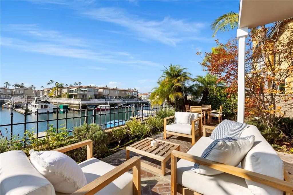 6230 Napoli Court, Long Beach, California 90803 home-pic-11
