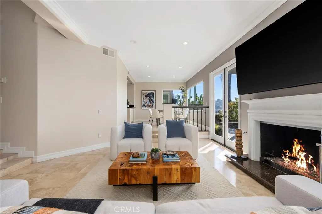 6230 Napoli Court, Long Beach, California 90803 home-pic-5