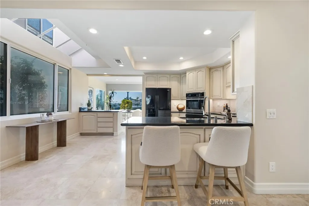 6230 Napoli Court, Long Beach, California 90803 home-pic-17