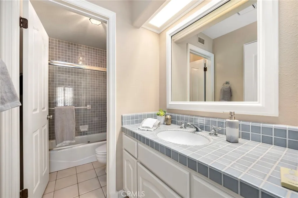 6230 Napoli Court, Long Beach, California 90803 home-pic-24