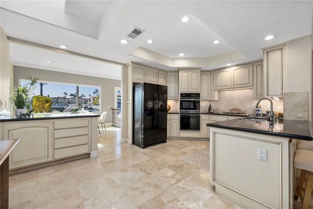 6230 Napoli Court, Long Beach, California 90803 home-pic-15