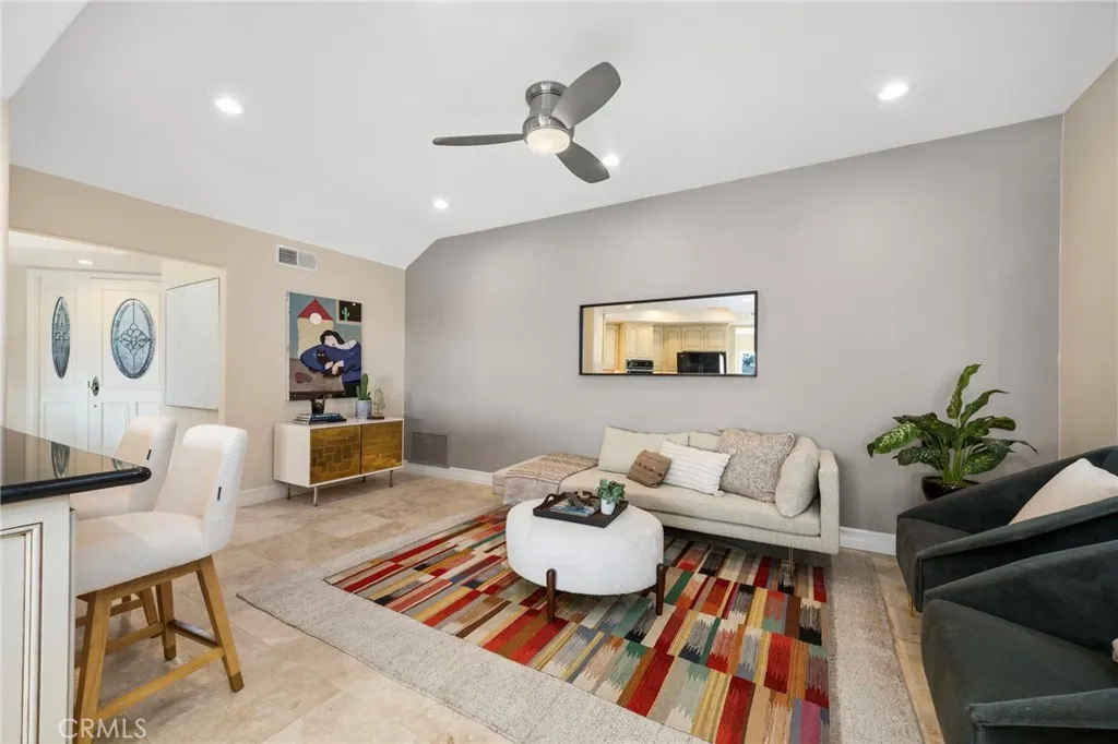6230 Napoli Court, Long Beach, California 90803 home-pic-18