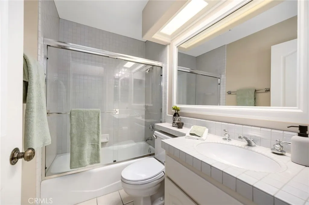 6230 Napoli Court, Long Beach, California 90803 home-pic-23